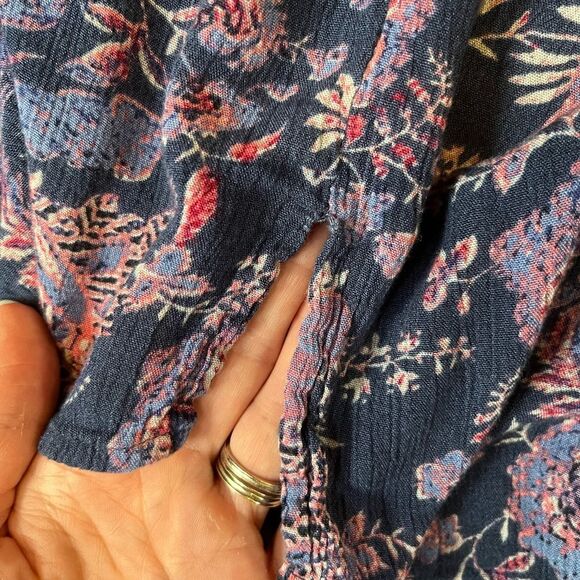 Purple floral pattern flowing top, blouse with roll tab sleeve - Picture 9 of 10